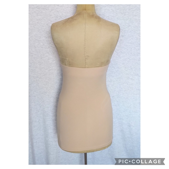 Brunello Cucinelli Cashmere V-Neck Top and Strapless Stretch Cotton-Jersey Top - Picture 8 of 10